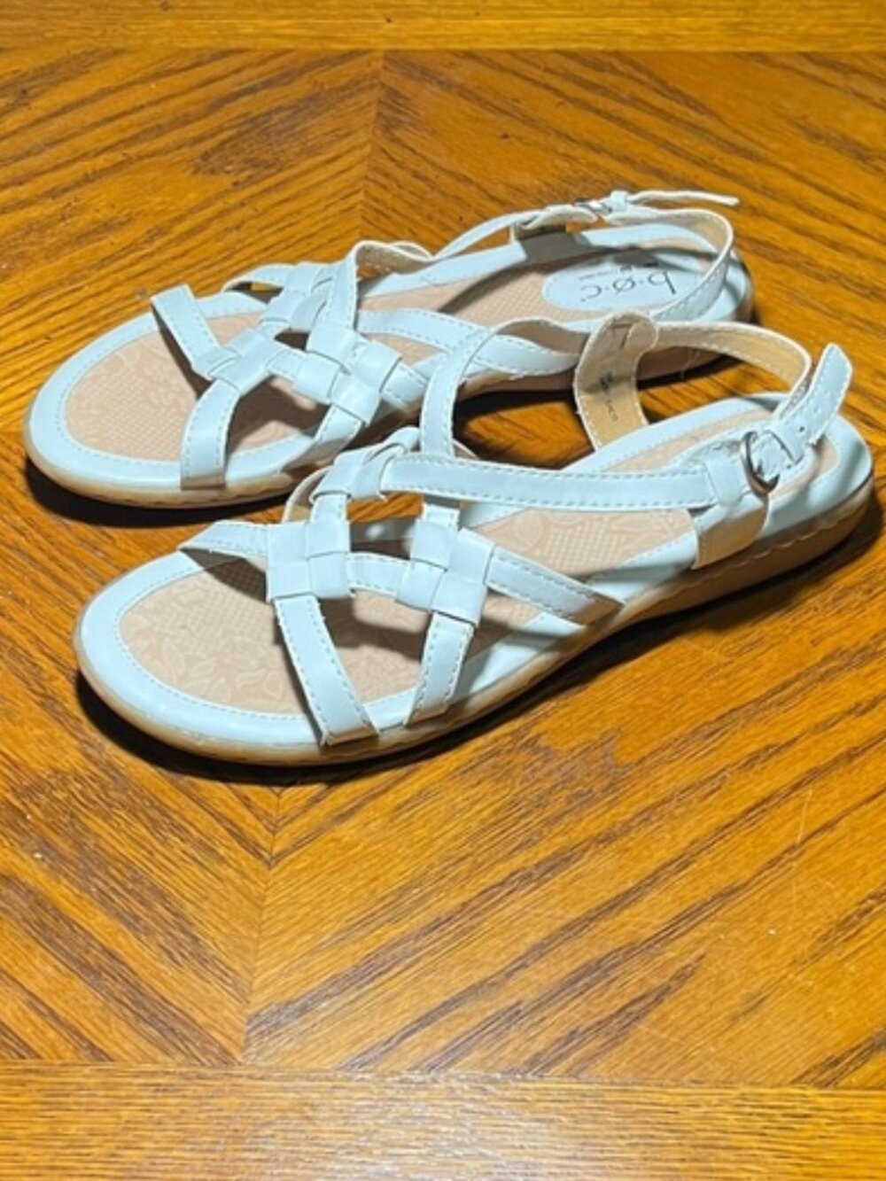 b.o.c White Leather Strappy Sandals Size 8